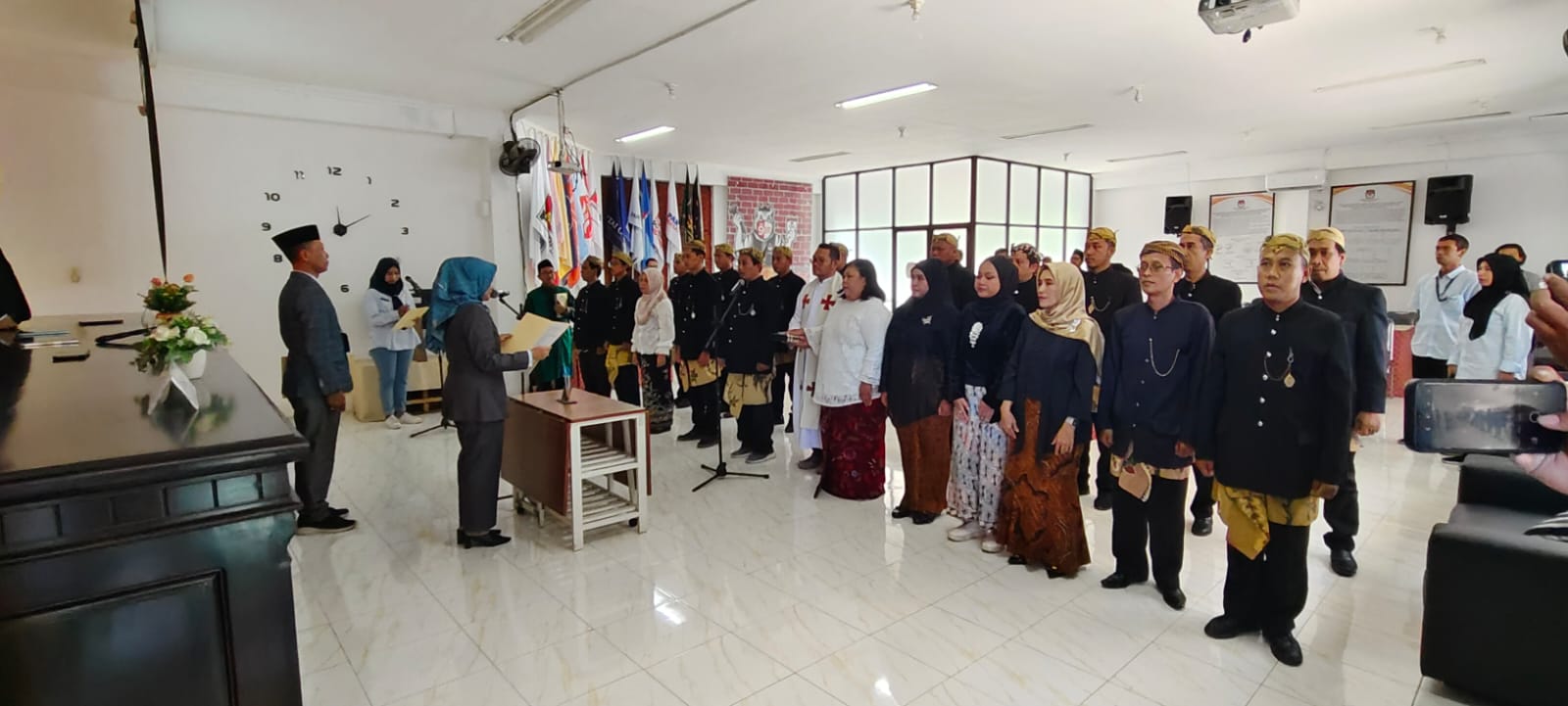 20 anggota Panitia Pemilihan Kecamatan (PPK) terpilih untuk Pemilihan 2024 dilantik oleh KPU Kota Pasuruan di Ruang Pertemuan KPU Kota Pasuruan, Kamis (16/5/2024).