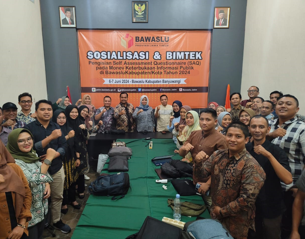 Foto Kegiatan Rapat Sosialisasi Instrumen Monev dan Bimbingan Teknis Pengisian Self Assessment Questionnaire (SAQ) pada Monev Keterbukaan Informasi Publik di Bawaslu Kabupaten/Kota tahun 2024, 6-7 Juni 2024 Kantor Bawaslu Kabupaten Banyuwangi.