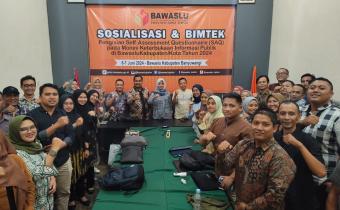 Foto Kegiatan Rapat Sosialisasi Instrumen Monev dan Bimbingan Teknis Pengisian Self Assessment Questionnaire (SAQ) pada Monev Keterbukaan Informasi Publik di Bawaslu Kabupaten/Kota tahun 2024, 6-7 Juni 2024 Kantor Bawaslu Kabupaten Banyuwangi.